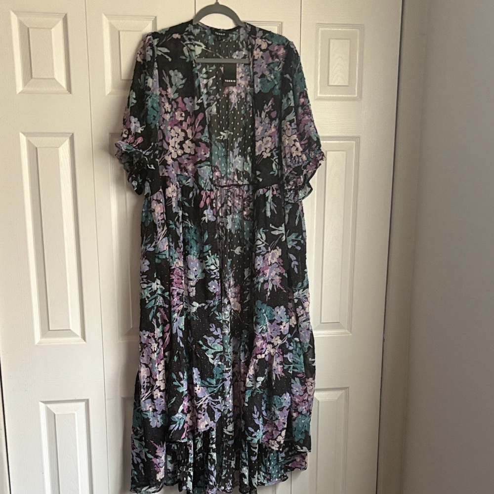TORRID NWT Floral Black Kimono